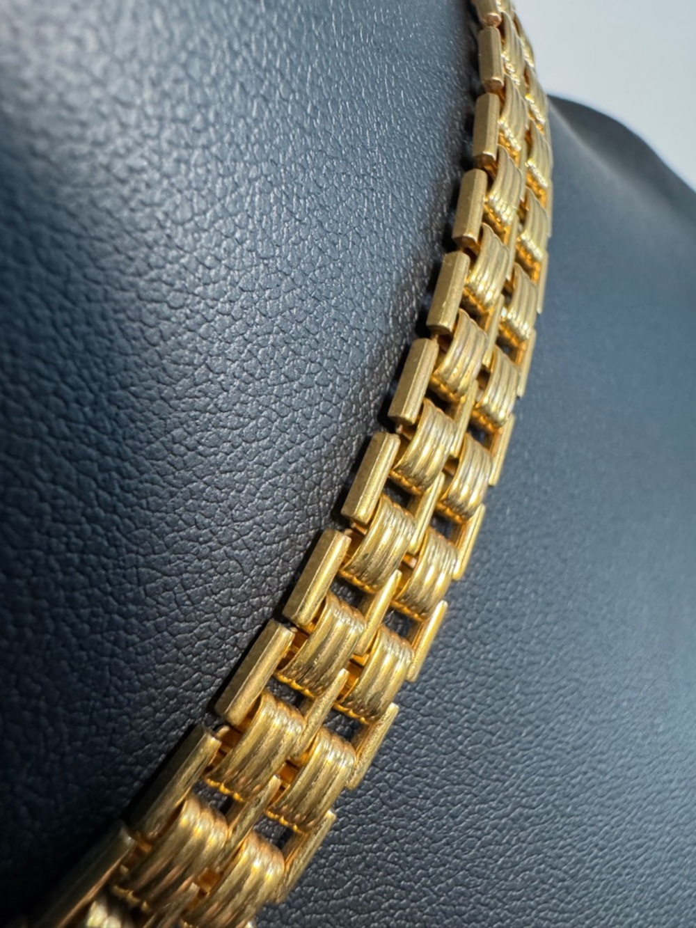 Vintage Coro Classic Gold-Tone Woven Chain Collar Necklace - Women's Jewelry - Picture 4 of 10
